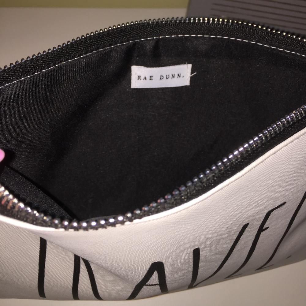 🕶✈️ Rae Dunn TRAVEL Pouch ✈️👝 - Picture 2 of 2